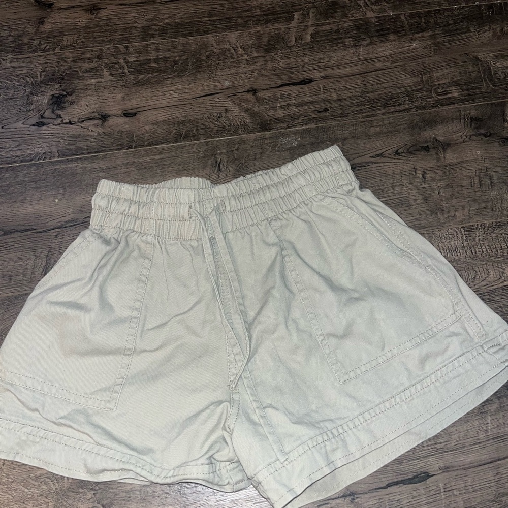 Women's Cream Shorts